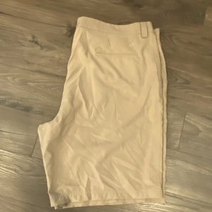 Excellent condition mens adidas climate golf shorts size 42